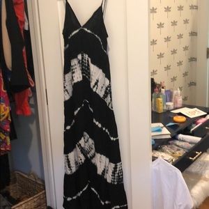 Blk & white tie dye midi sundress in a Medium